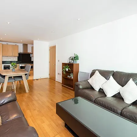 Апартаменты Compact 2 Bed Good Transport Links Лондон Экстерьер фото