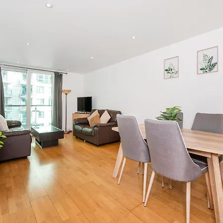 Апартаменты Compact 2 Bed Good Transport Links Лондон Экстерьер фото