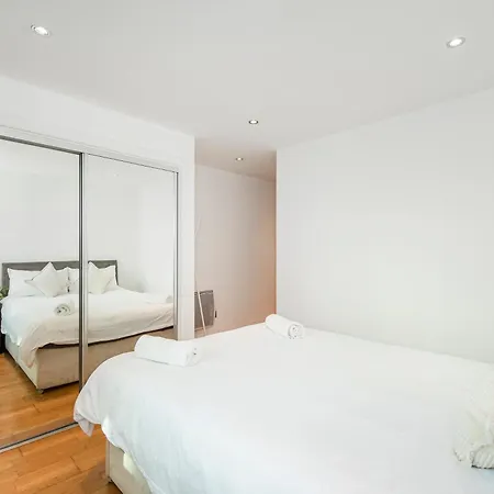 Апартаменты Compact 2 Bed Good Transport Links Лондон Экстерьер фото