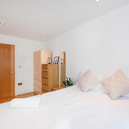 Апартаменты Compact 2 Bed Good Transport Links Лондон Экстерьер фото