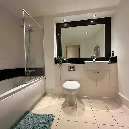 Compact 2 Bed Good Transport Links Apartment London Exterior photo