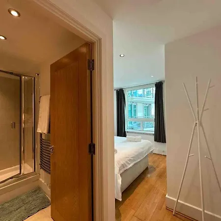 Compact 2 Bed Good Transport Links Apartment London Exterior photo