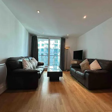 Compact 2 Bed Good Transport Links Apartment London Exterior photo