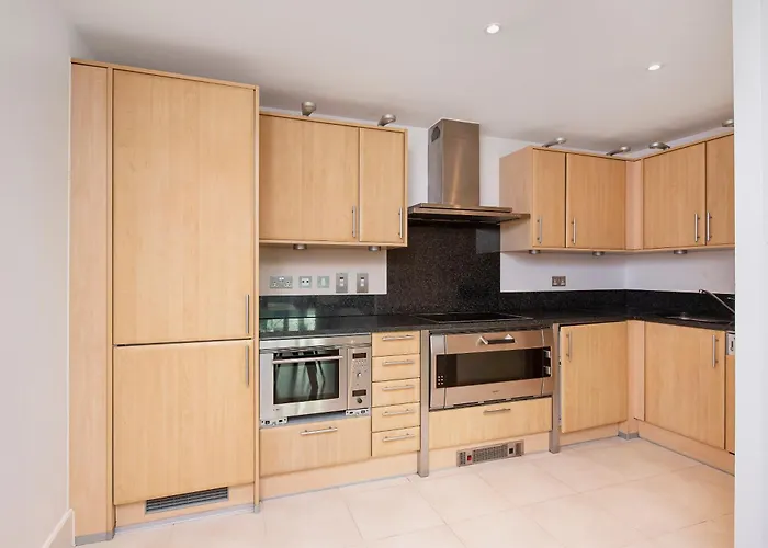 Compact 2 Bed Good Transport Links