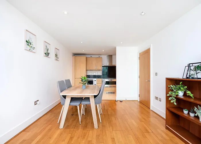Compact 2 Bed Good Transport Links