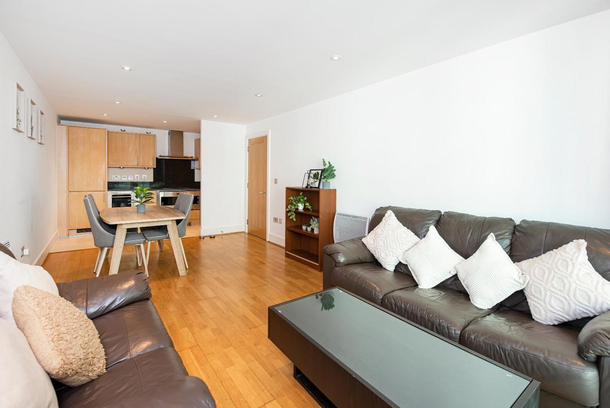 Compact 2 Bed Good Transport Links * Лондон