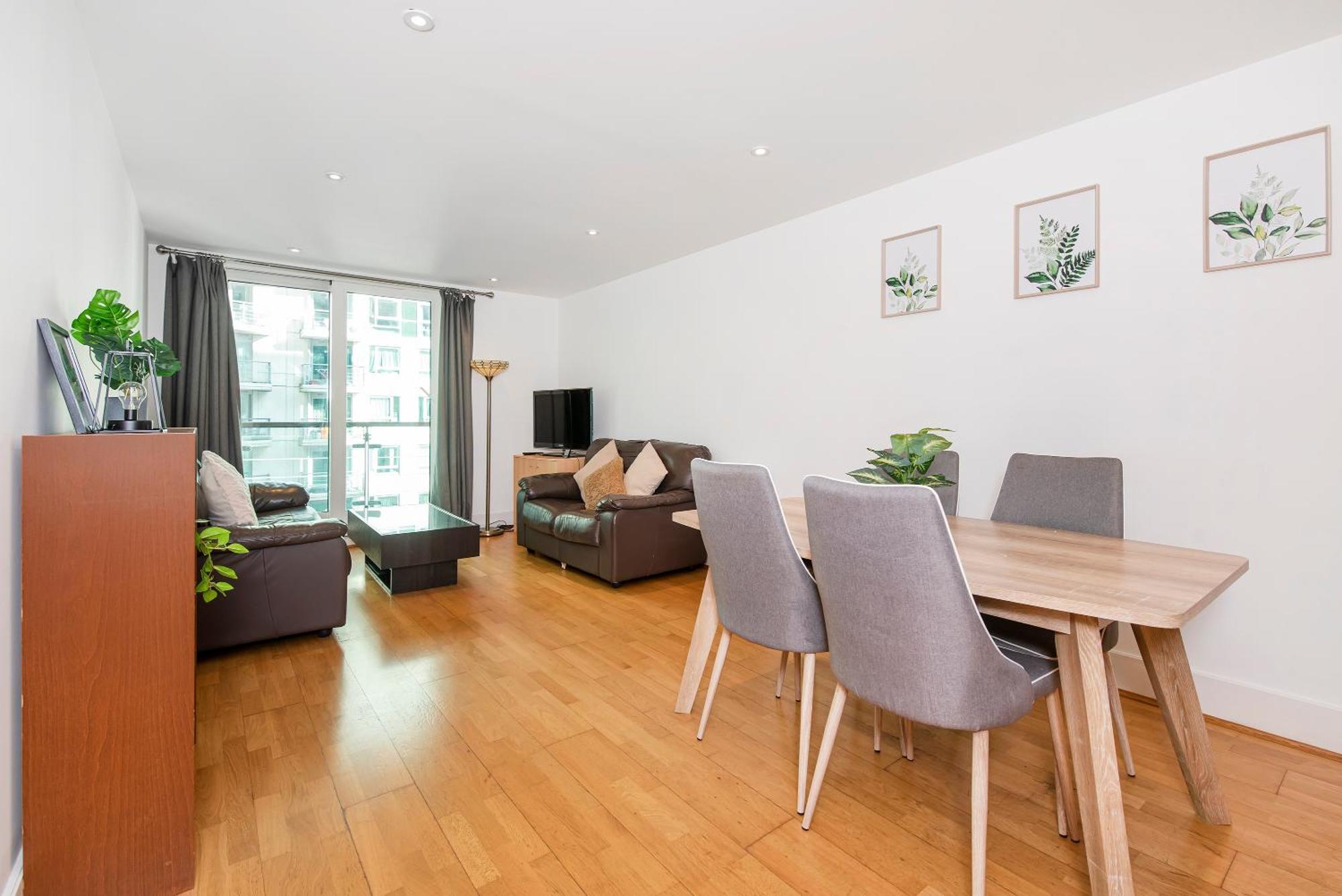 Compact 2 Bed Good Transport Links Апартаменты *