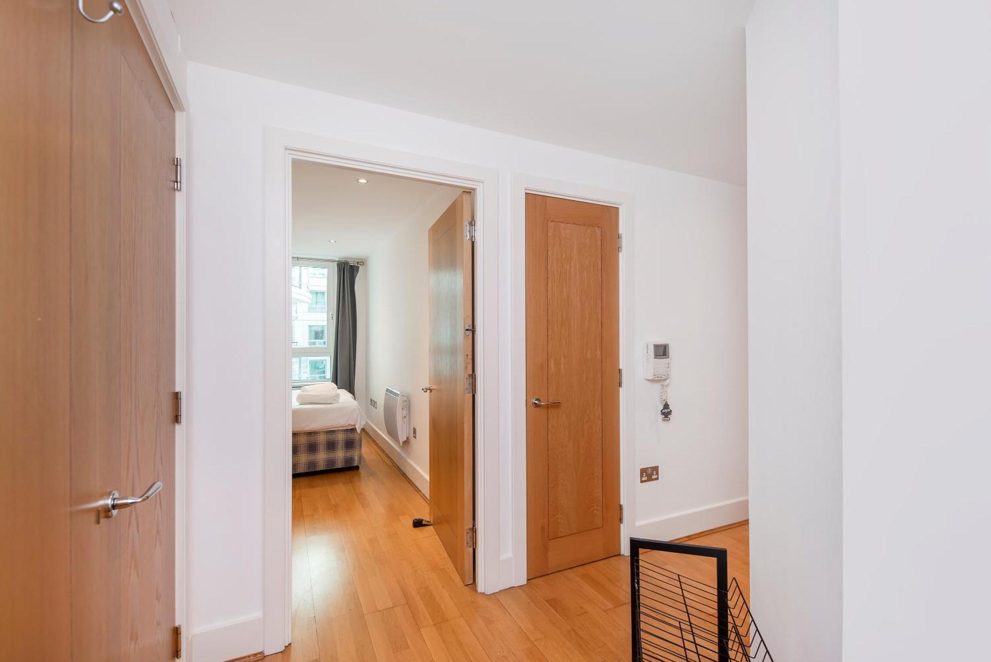 Compact 2 Bed Good Transport Links Лондон
