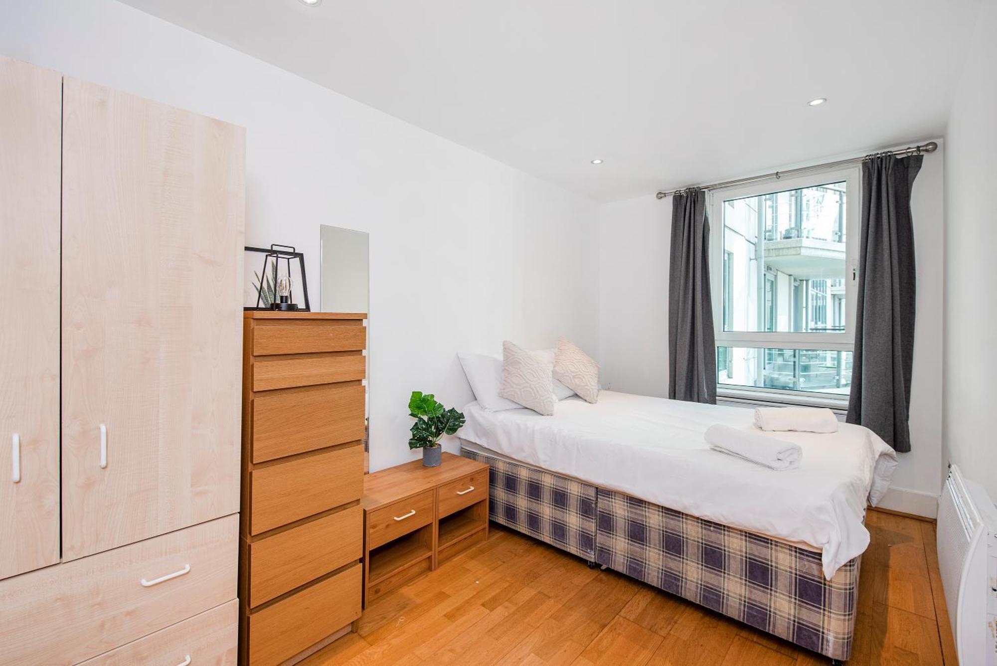 Апартаменты Compact 2 Bed Good Transport Links *