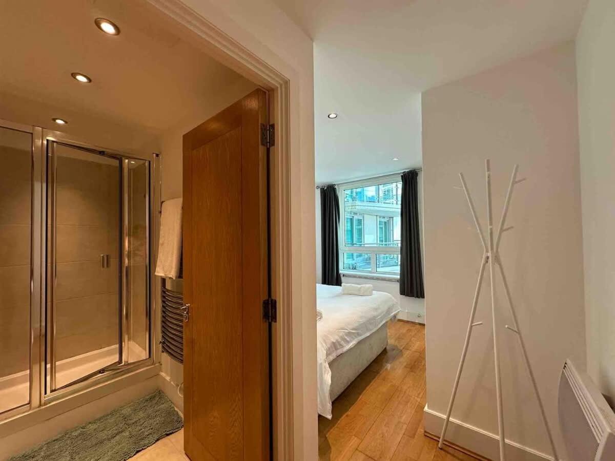 Compact 2 Bed Good Transport Links Appartement *